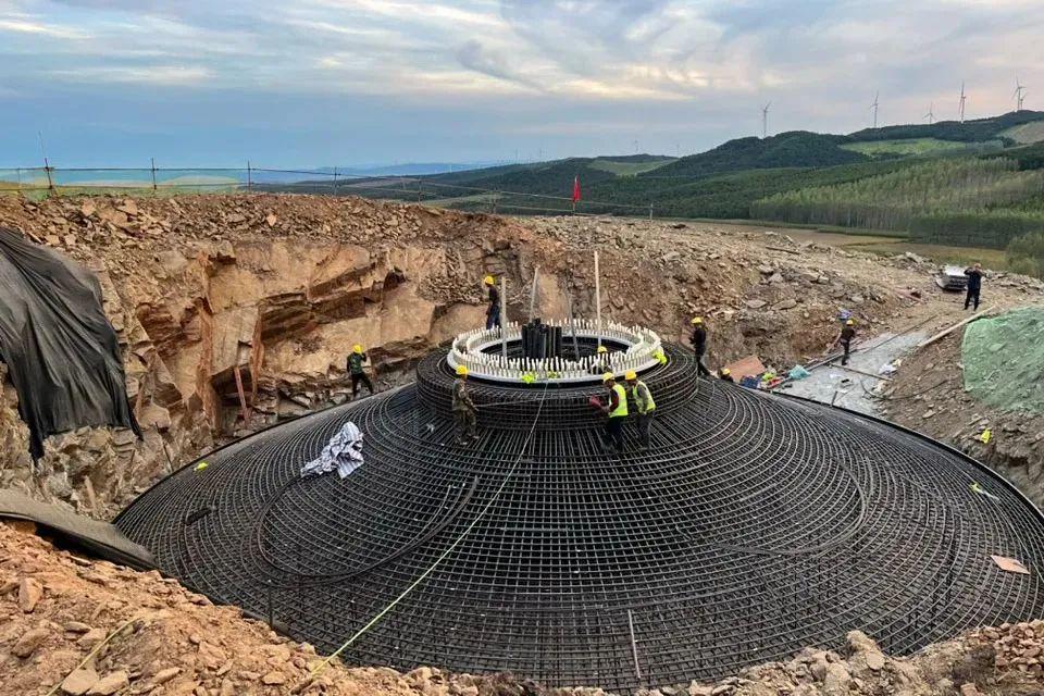 Wind Turbine Foundation Anchor Bolts: Design, Grouting & Torque | WF Fastener